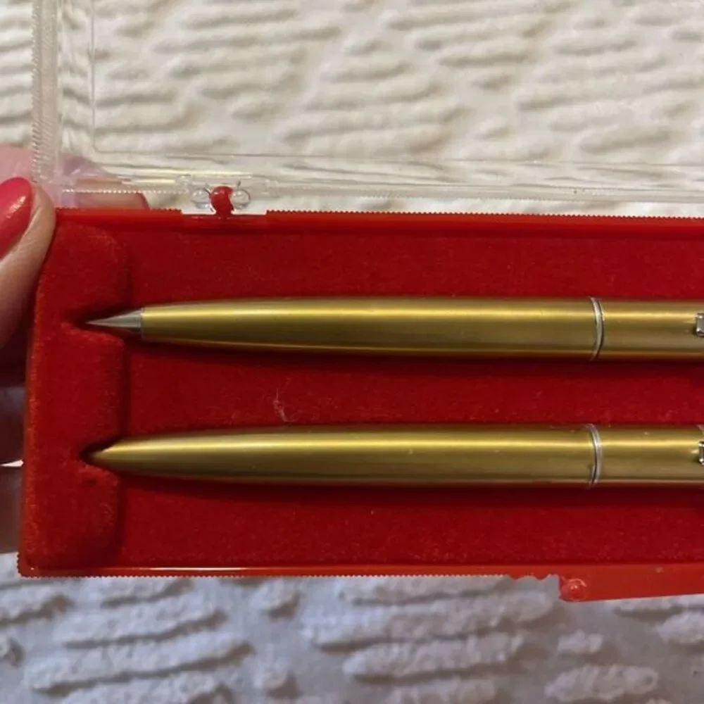 N/A gold tone